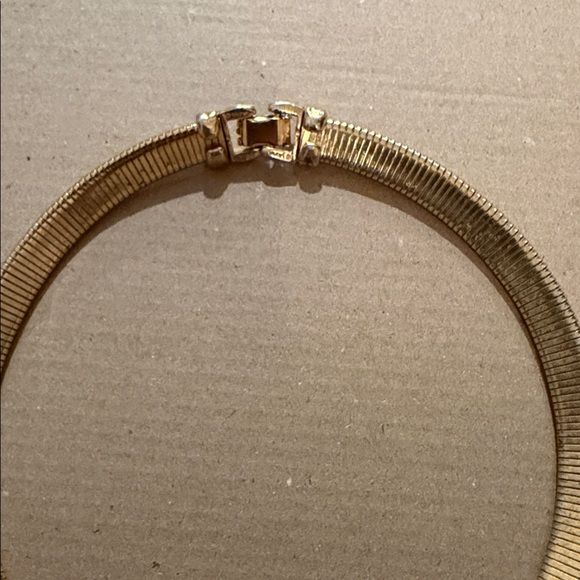 Fashionable Vtg Monet Gold-Tone Flexible Necklace - Picture 7 of 10